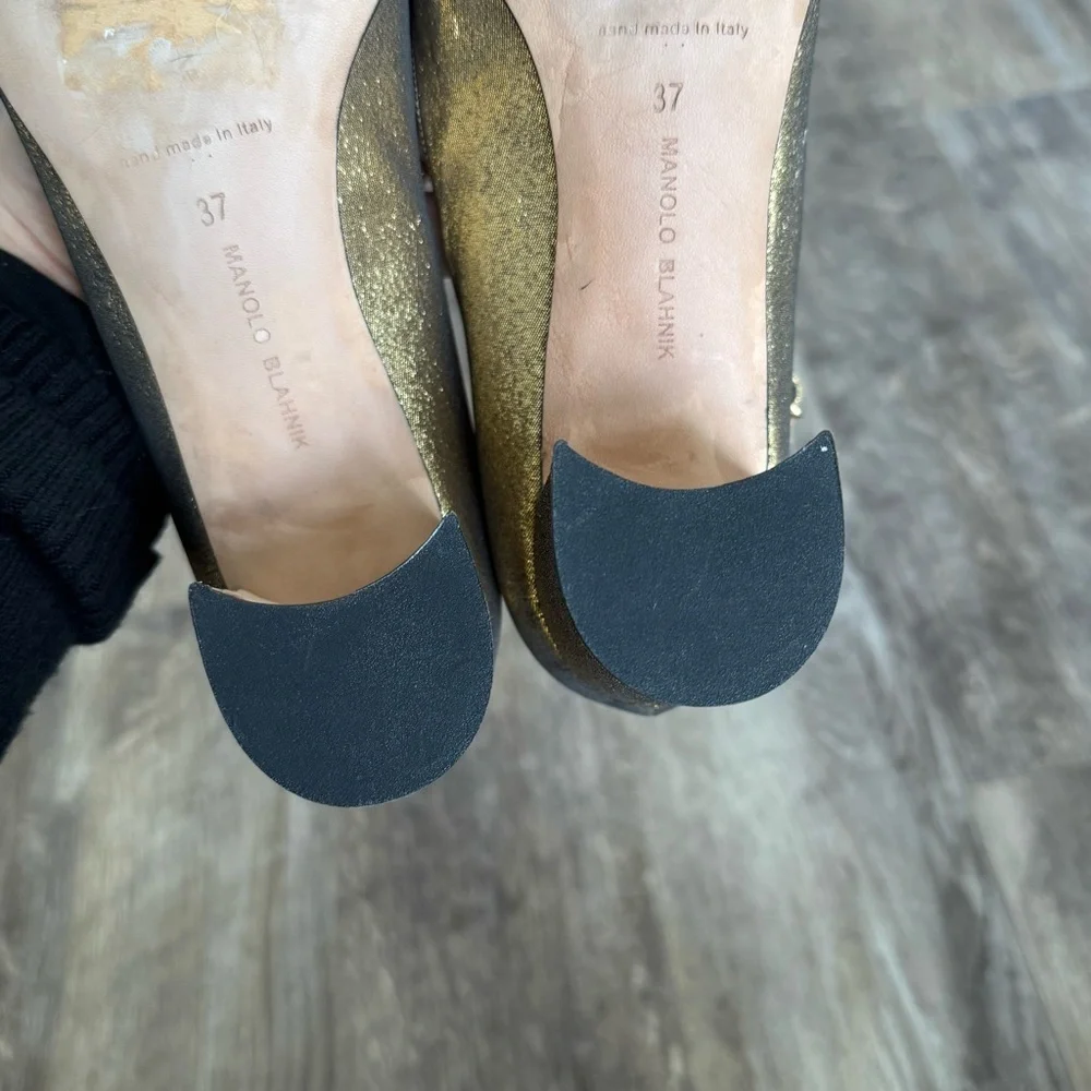 NWOT! MANOLO BLAHNIK Listony Gold Glitter Ankle Strap Pump, 30mm Heel - Size 37 - Picture 4 of 12